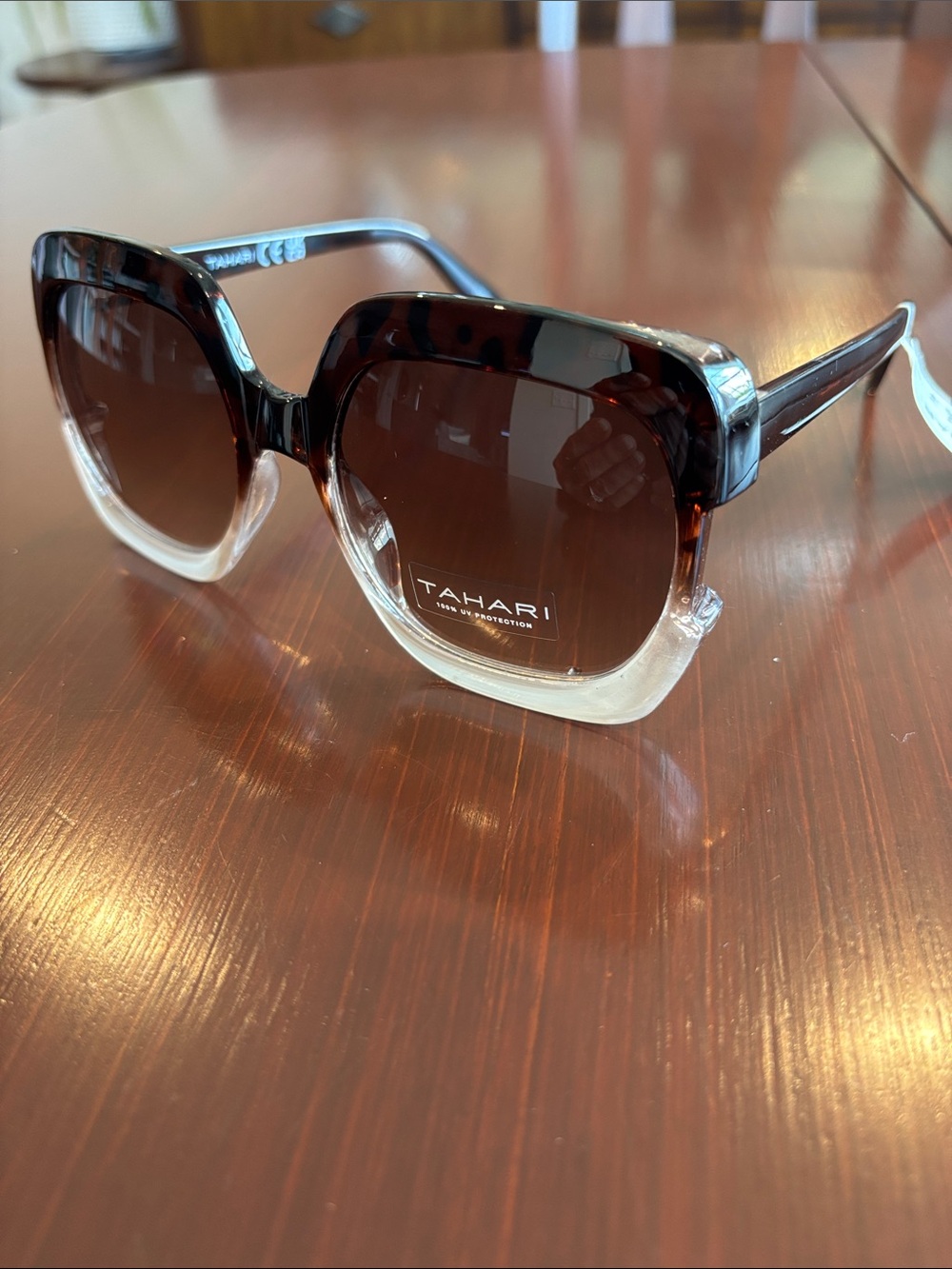 Tahari 100% UV protect,brown/taupe tortoise, shell,gradient brown lens sq:round